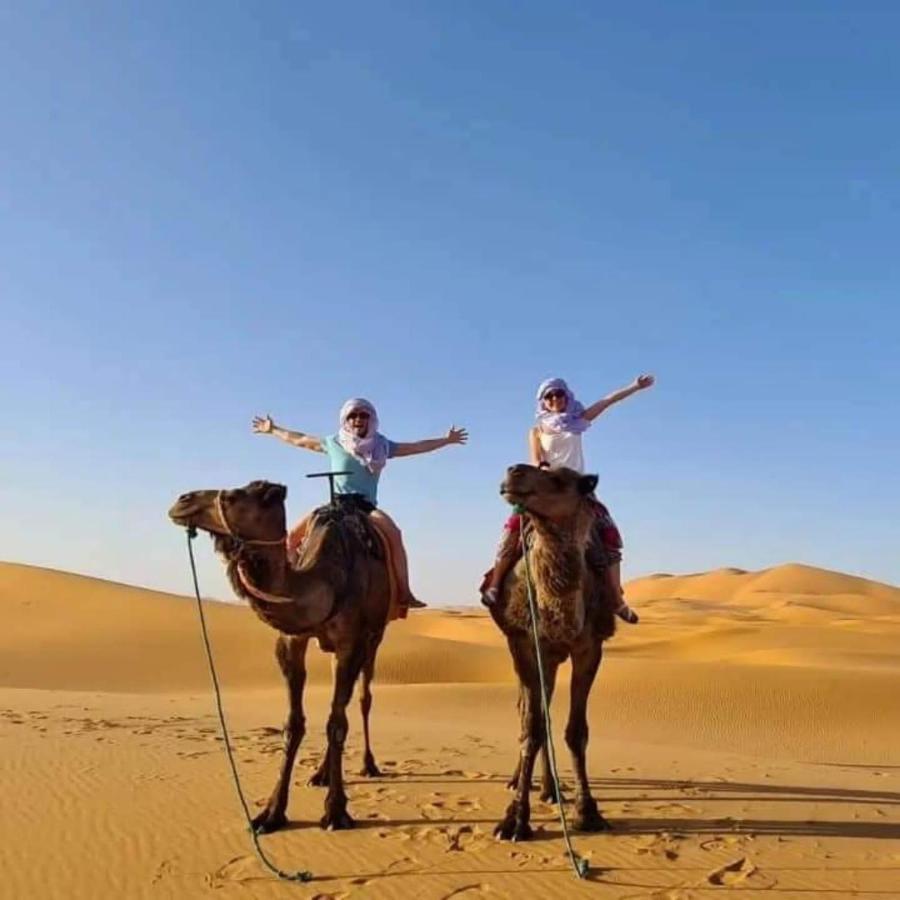 Family Luxury Glamping Hotel เมอร์ซูกา ภายนอก รูปภาพ