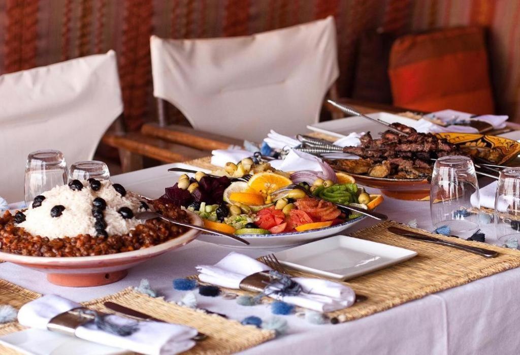 Family Luxury Glamping Hotel เมอร์ซูกา ภายนอก รูปภาพ