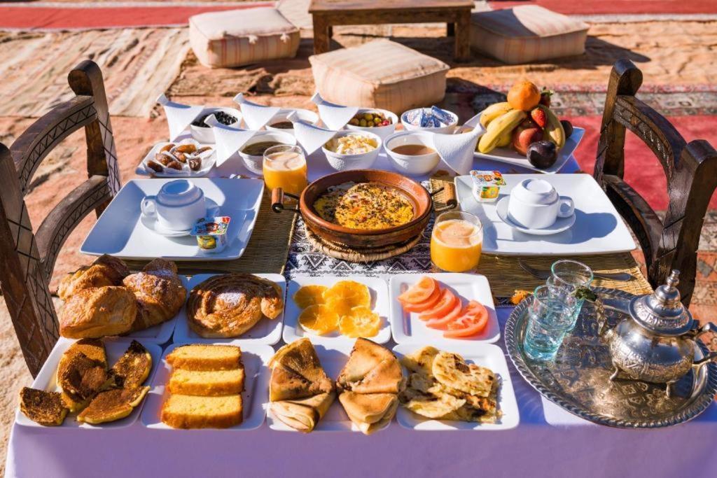 Family Luxury Glamping Hotel เมอร์ซูกา ภายนอก รูปภาพ